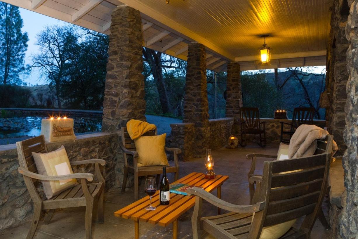 Bed And Barrel At Stonehouse Cellars Bed & Breakfast Clearlake Oaks Dış mekan fotoğraf